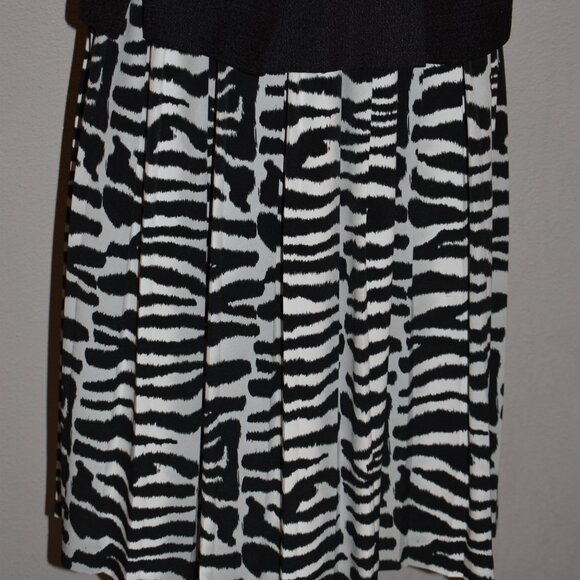 Leslie Fay Zebra Print Skirt with Top & Matching Scarf Size 12P - Picture 3 of 7